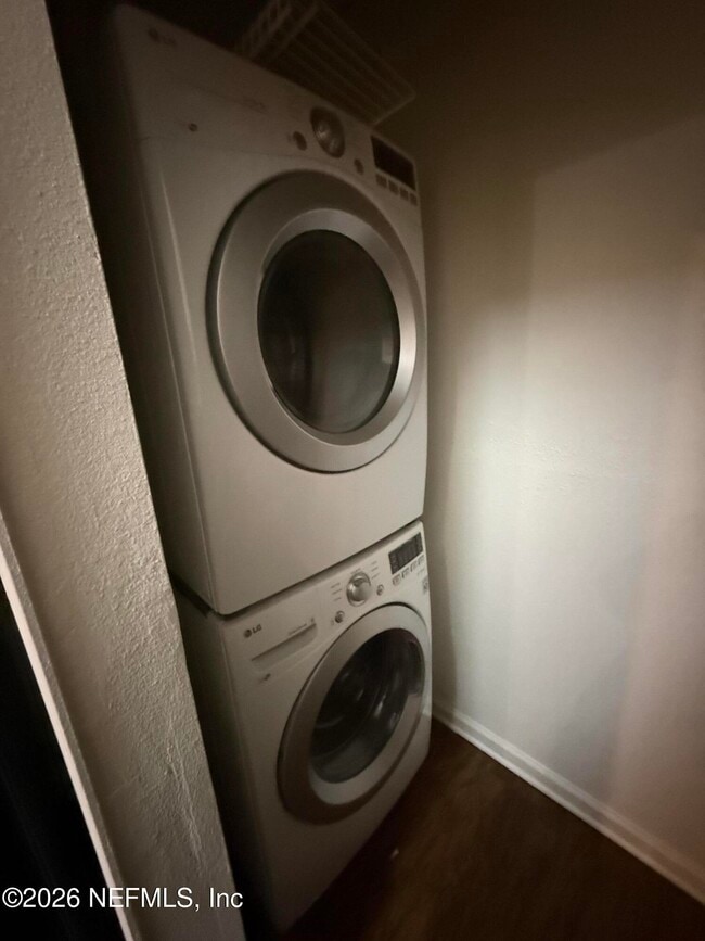 Building Photo - 6099 Maggies Cir