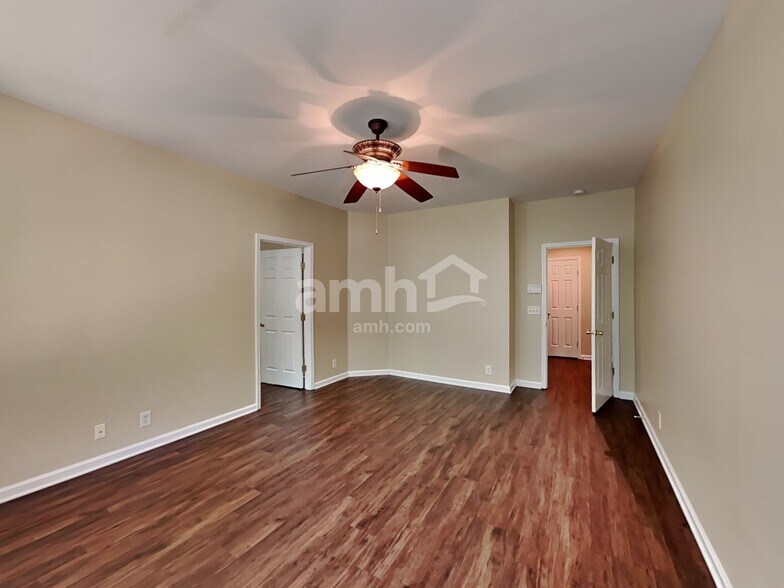 Building Photo - 1213 Travelers Pl