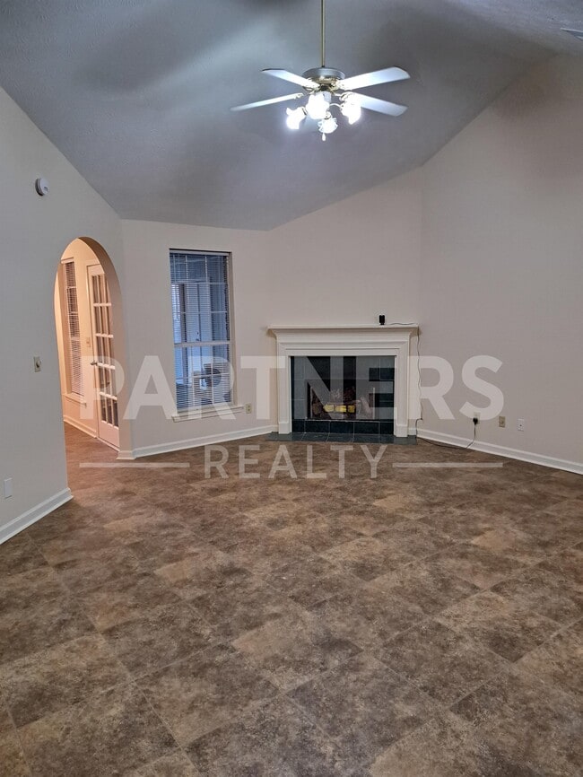 Building Photo - 844 Brookland Curv