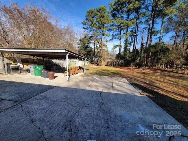 Building Photo - 6539 Louglen Cir