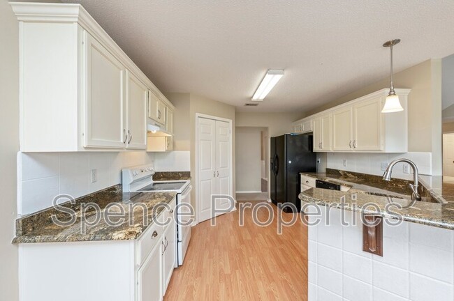 Building Photo - 809 Travis Ct
