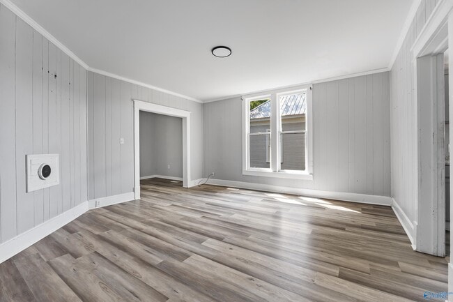 Building Photo - 109 5th Ave NW