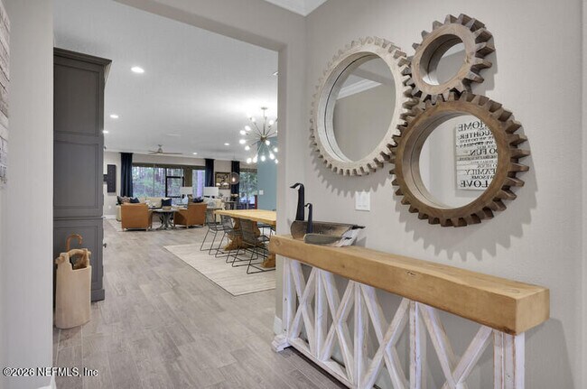 Building Photo - 331 Los Alamos St