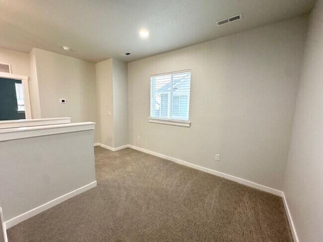 Building Photo - Prioritize comfortable living in this CBH home built in 2024!