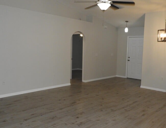 Building Photo - 1520 Vista Lake Cir