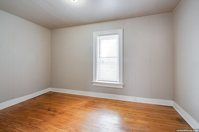 Building Photo - 818/818A Bowen St