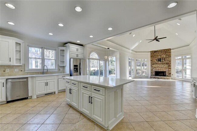 Building Photo - 7970 St Marlo Fairway Dr