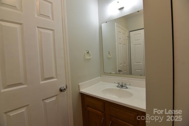 Building Photo - 8220 Golf Ridge Dr