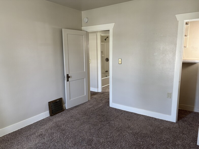 Building Photo - 42 E Rich Ave