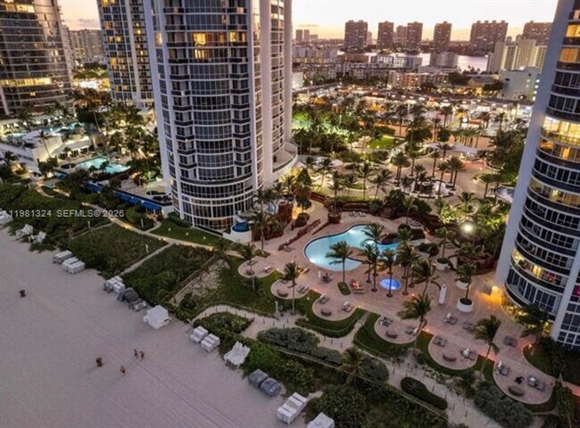 Building Photo - 18101 Collins Ave