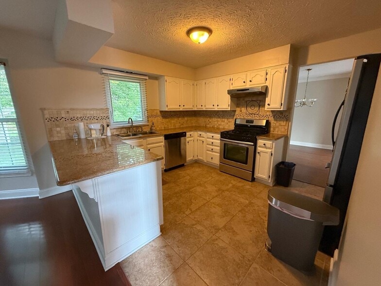 Building Photo - 7574 Allenwood Ct