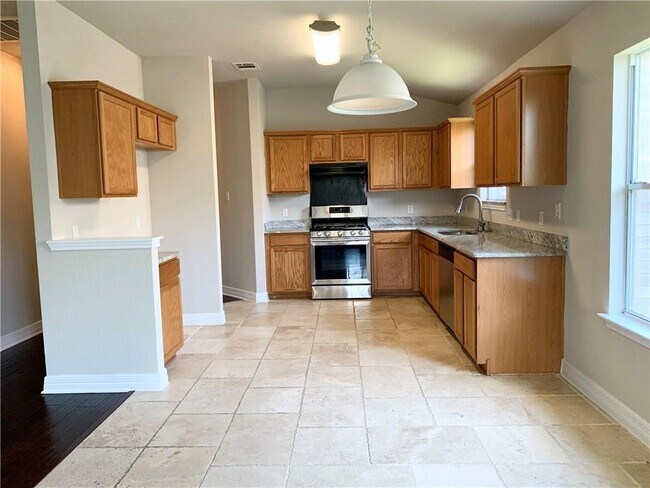 Building Photo - 1517 Darjeeling Dr