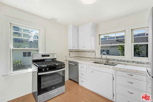 Building Photo - 11970 Darlington Ave