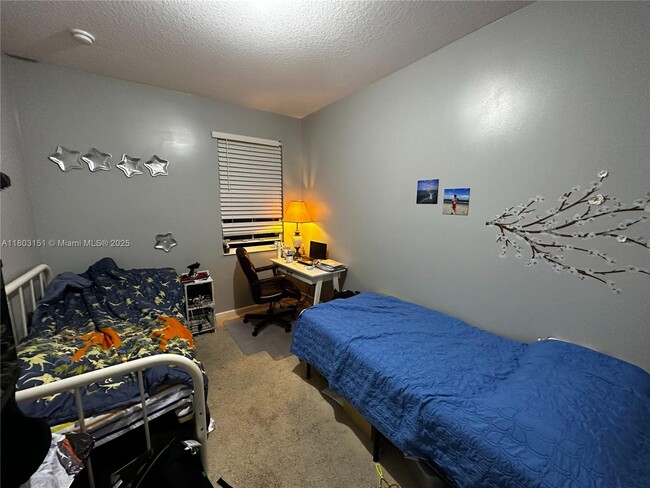 Building Photo - 2947 St Thomas Dr
