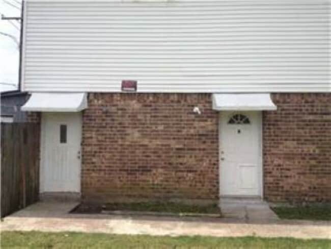 Building Photo - 945 E Monterey Ct