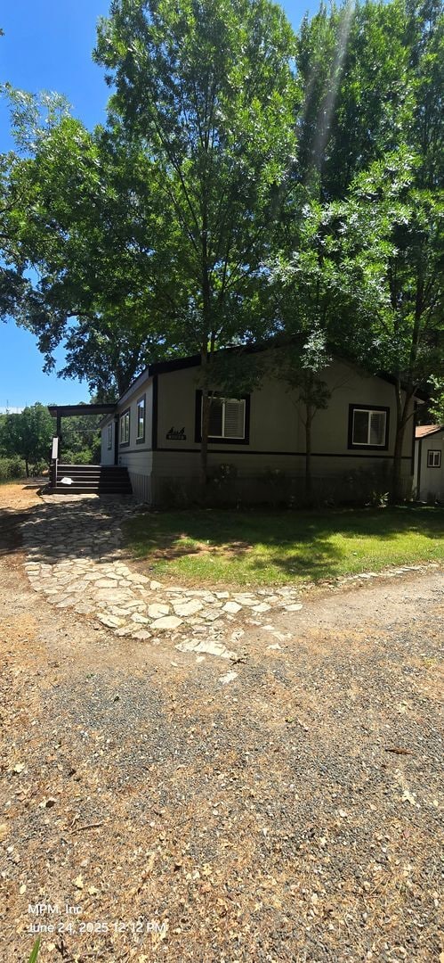 Building Photo - Large 3 bedroom home in the country