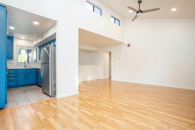 Building Photo - 223 Apollo