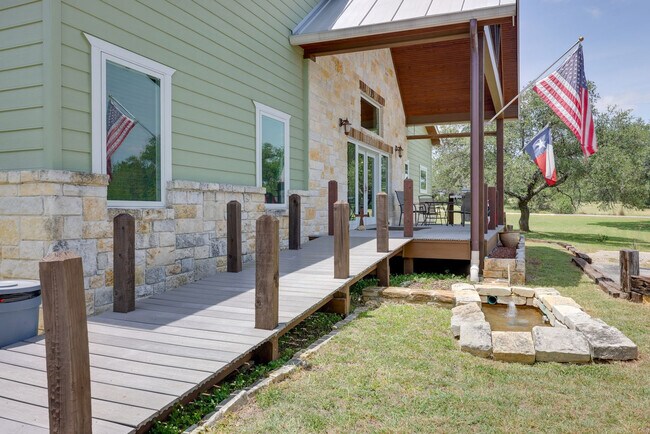 Building Photo - 102 Camey Cir