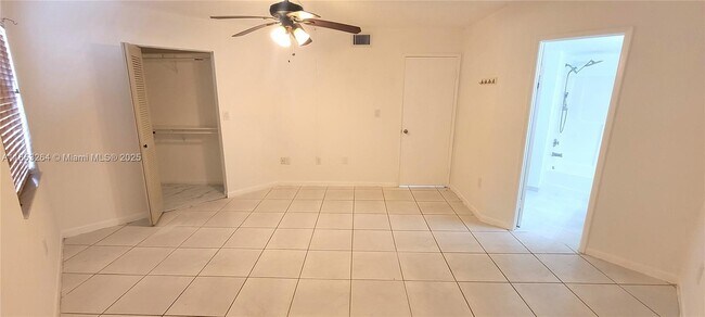 Building Photo - 9403 Fontainebleau Blvd