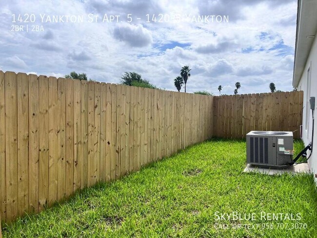 Building Photo - 1420 S Yankton St