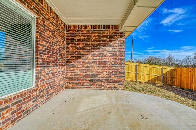 Building Photo - 3112 Pebble Pond Dr