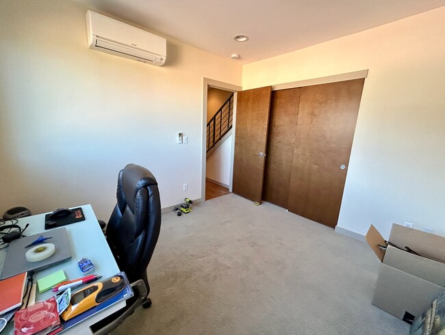 Building Photo - Capitol Hill/Cherry Hill Townhouse