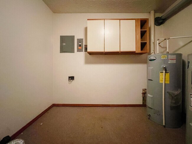 Building Photo - Washer/Dryer Hook Ups