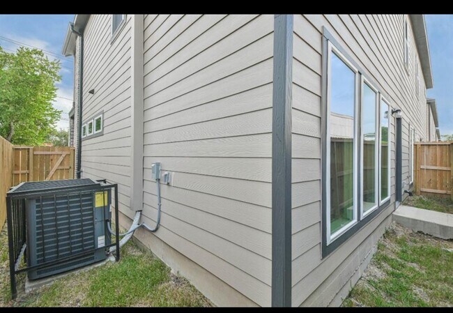 Primary Photo - 4681 Bellfort Ave