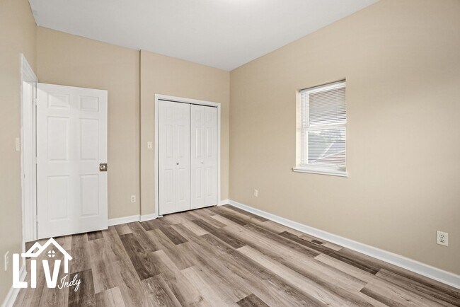 Building Photo - %50 OFF FIRST MONTH'S RENT! 2 Bed, 1 Bath Pet-Friendly Apartments!
