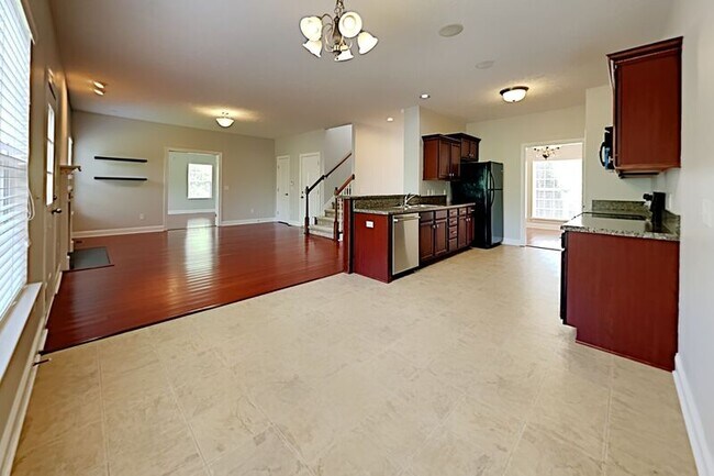 Building Photo - 844 Daybreak Dr