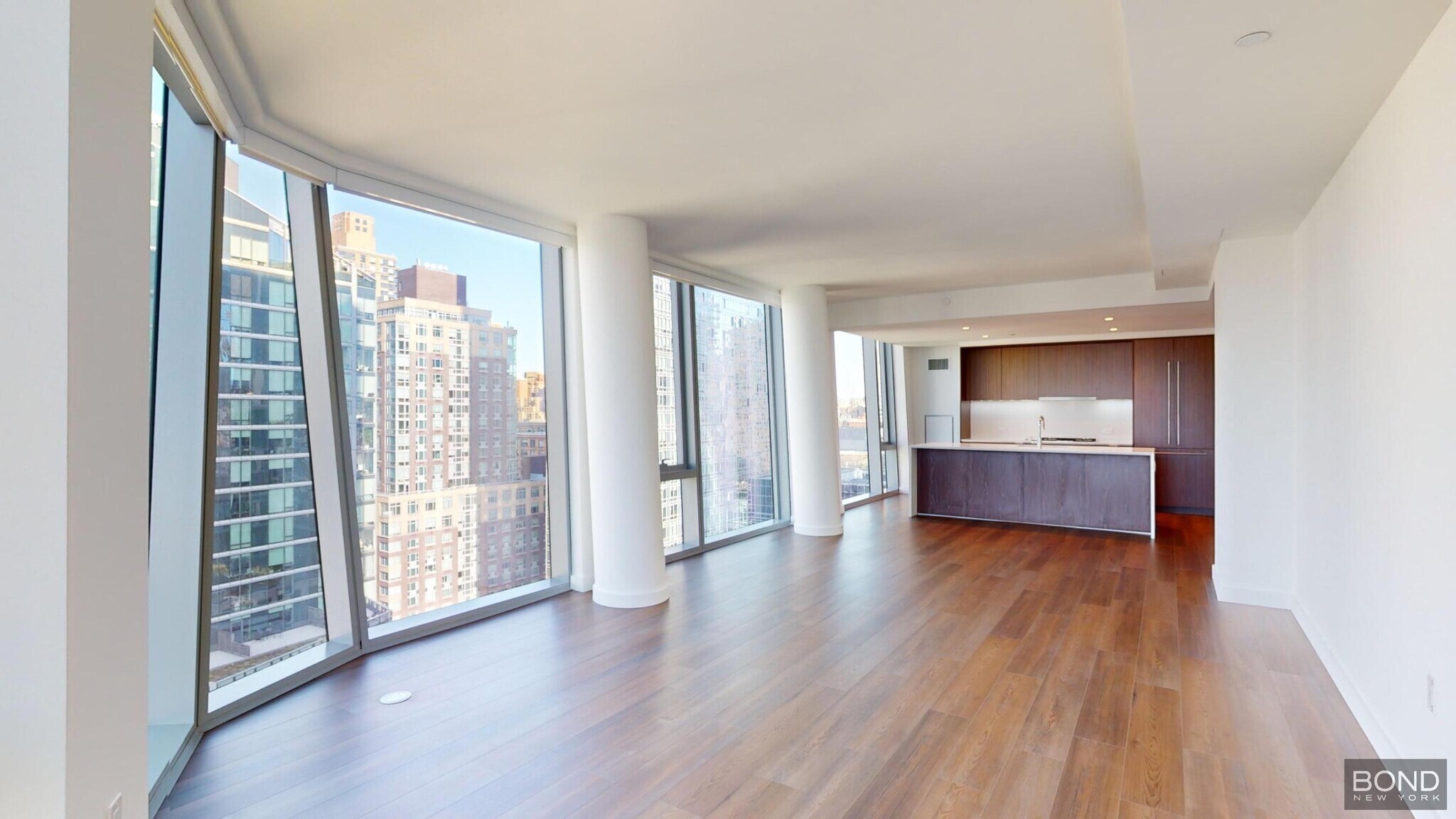 Building Photo - 635 W 59th St