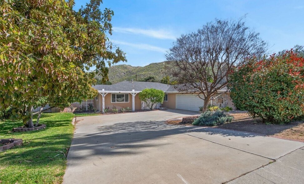 Building Photo - 4360 Watkins Dr