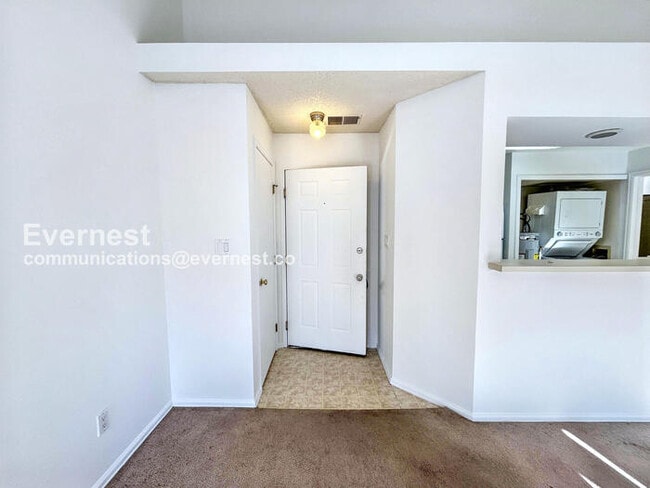 Building Photo - 3700 Iguana Dr