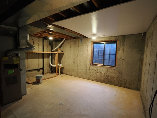 Building Photo - 3 Bdrm, 2.5 Bath Home off of Powers!