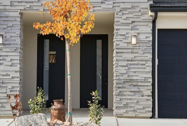 Building Photo - South Desert Townhome with EVSE Outlet