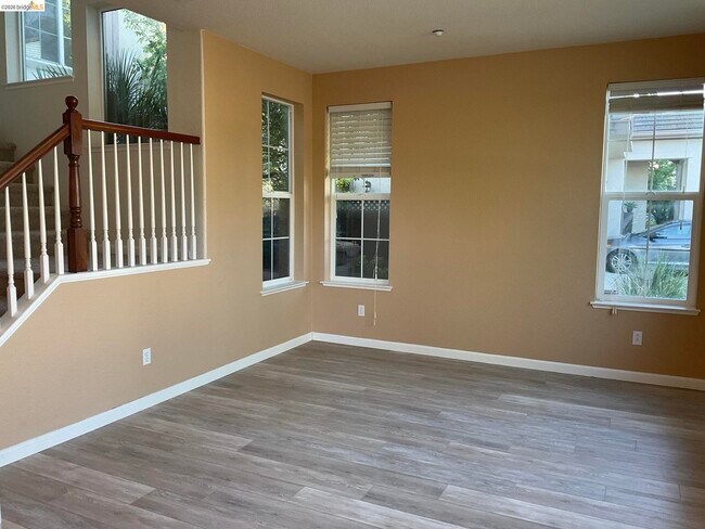 Building Photo - 1360 Tiffany Dr