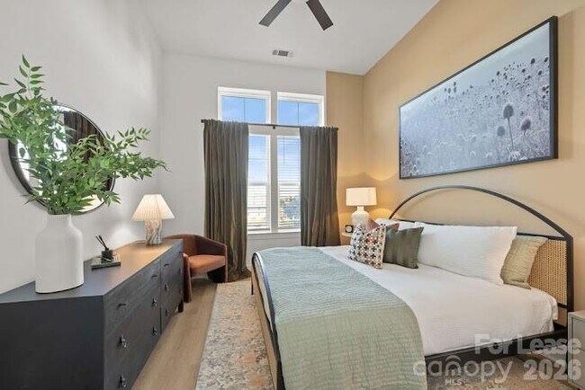 Building Photo - 536 W Tremont Ave