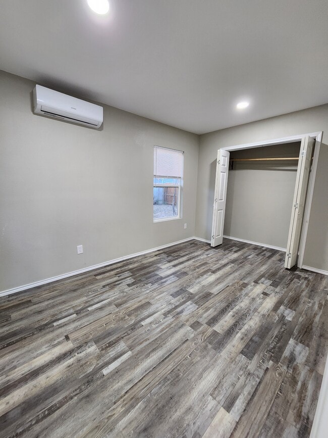 Building Photo - 1050 Shephard Dr