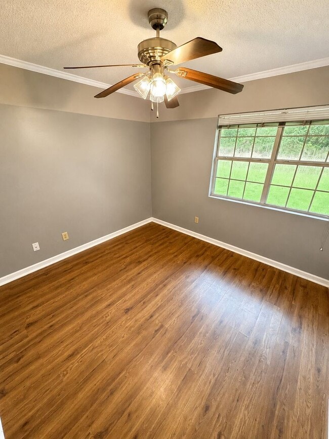 Building Photo - Haughton Home!