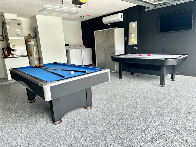 Building Photo - 333 W Shoreline Dr