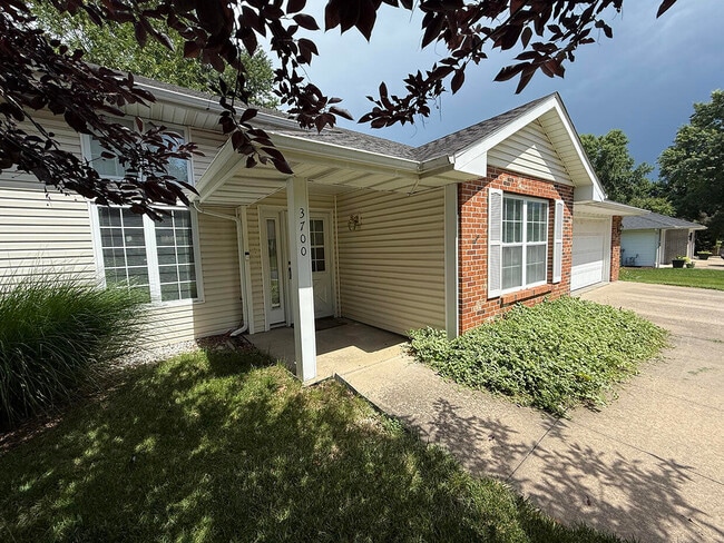Building Photo - 3700 Wakefield Dr