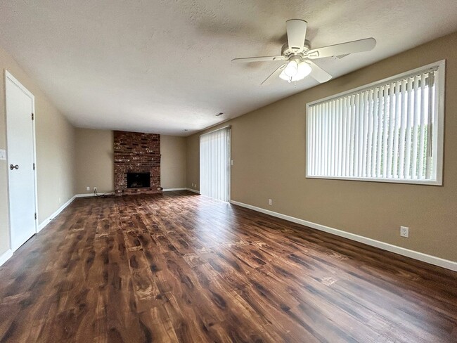 Building Photo - 4998 Arrowood Ct SE