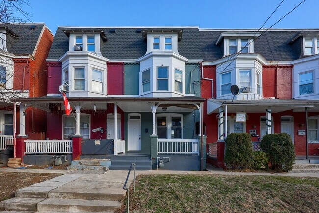 Building Photo - 227 S Ann St