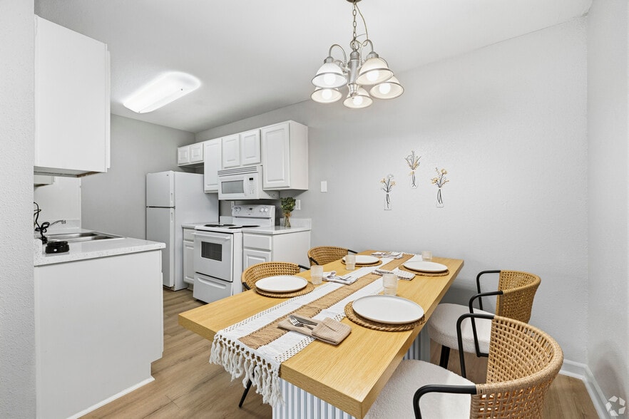 Building Photo - 1805 Aquarena Springs Dr