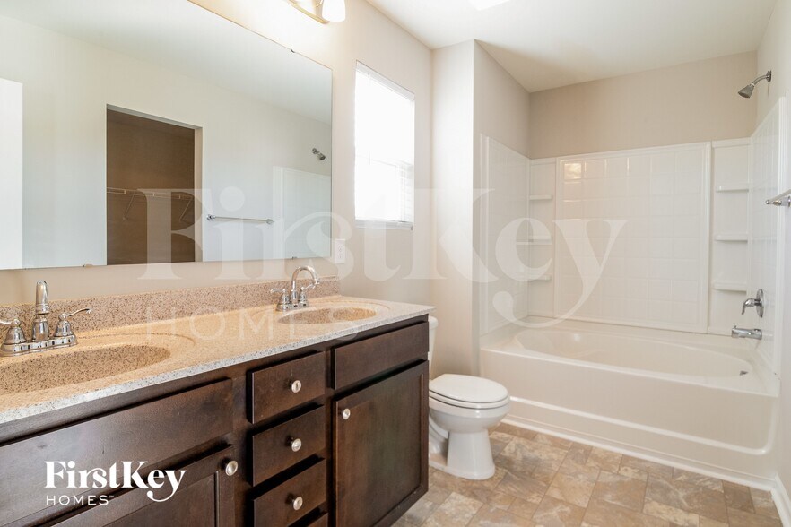 Building Photo - 143 Rockingham Way