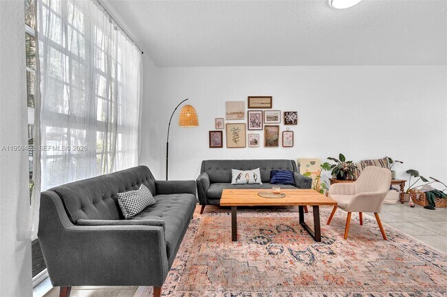 Building Photo - 2927 Bogota Ave