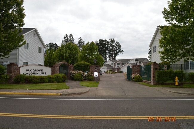 Building Photo - 1-Bedroom in Gated Community!