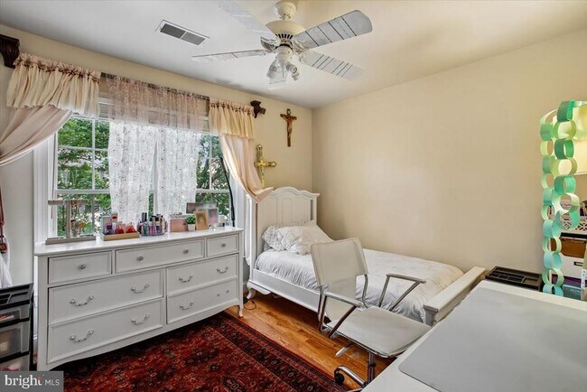 Building Photo - 1309 McLean Crest Ct