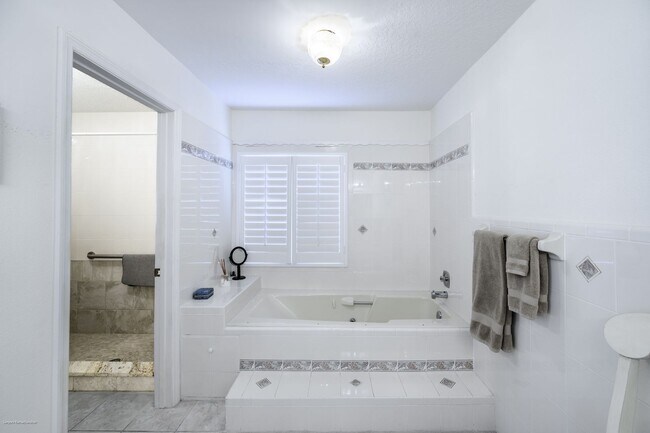 Building Photo - 1477 Park Beach Cir
