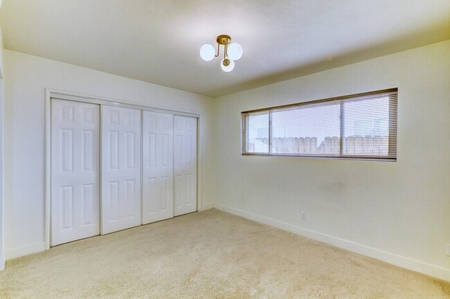 Building Photo - Modern 3 Bedroom Pool Home in Hemet